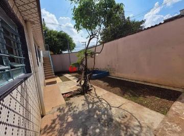 Casa · 300m² · 2 Vagas · Casa em Santo Antônio