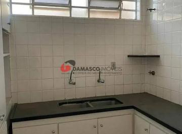 Casa · 201m² · 4 Quartos · 5 Vagas · Sobrado em Centro