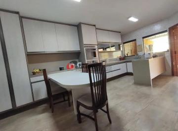 Casa · 296m² · 3 Quartos · 15 Vagas · Sobrado em Santa Maria