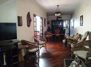 Casa · 197m² · 3 Quartos · 4 Vagas · Sobrado em Boa Vista
