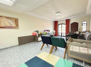 Casa · 270m² · 4 Quartos · 5 Vagas · Sobrado em Campestre