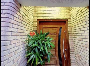 Casa · 300m² · 4 Quartos · 8 Vagas · Sobrado em Vila Tavares