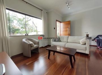Casa · 257m² · 3 Quartos · 6 Vagas · Sobrado em Santa Maria