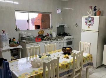 Casa · 217m² · 3 Quartos · 2 Vagas · Sobrado em Santa Maria