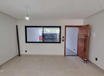 Casa · 200m² · 3 Quartos · 4 Vagas · Sobrado em Cerâmica
