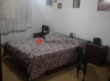 Casa · 255m² · 4 Quartos · 3 Vagas · Sobrado em Barcelona