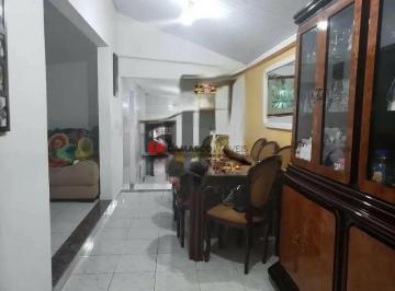 Casa · 231m² · 2 Quartos · 2 Vagas · Casa em Cerâmica