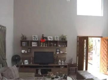 Casa · 438m² · 5 Quartos · 8 Vagas · Sobrado em Centro