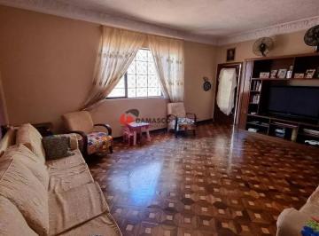 Casa · 246m² · 4 Quartos · 4 Vagas · Casa em Centro