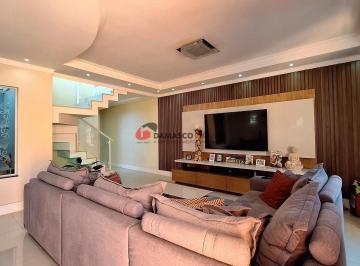 Casa · 242m² · 3 Quartos · 6 Vagas · Sobrado em Parque das Nações