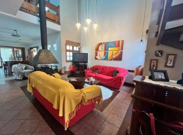 Casa · 339m² · 3 Quartos · 5 Vagas · Sobrado em Campestre