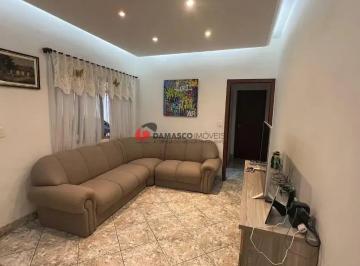 Casa · 238m² · 3 Quartos · 4 Vagas · Casa em Centro
