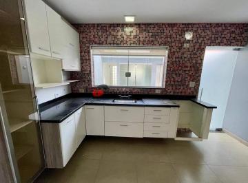 Casa · 140m² · 3 Quartos · 2 Vagas · Sobrado em Santa Maria