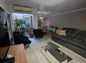 Casa · 135m² · 3 Quartos · 4 Vagas · Sobrado em Santa Maria