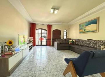 Casa · 270m² · 4 Quartos · 5 Vagas · Sobrado em Campestre