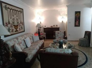 Casa · 251m² · 4 Quartos · 5 Vagas · Sobrado em Olímpico