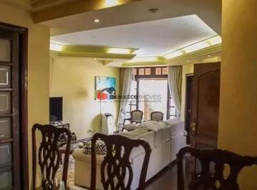 Casa · 245m² · 3 Quartos · 4 Vagas · Sobrado em Cerâmica