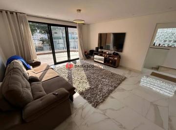 Casa · 258m² · 3 Quartos · 4 Vagas · Casa em Olímpico