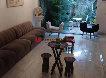 Casa · 350m² · 5 Vagas · Sobrado em Barcelona