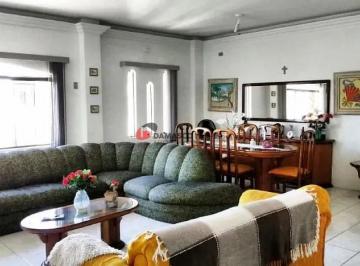 Casa · 333m² · 5 Quartos · 6 Vagas · Sobrado em São José