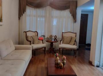 Casa · 240m² · 3 Quartos · 3 Vagas · Sobrado em Santa Maria