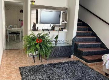 Casa · 200m² · 2 Quartos · 6 Vagas · Sobrado em Santa Maria