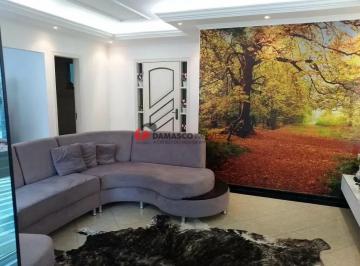 Casa · 240m² · 3 Quartos · 5 Vagas · Sobrado em Jardim