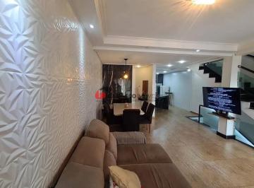 Casa · 255m² · 3 Quartos · 4 Vagas · Sobrado em Santo Antônio