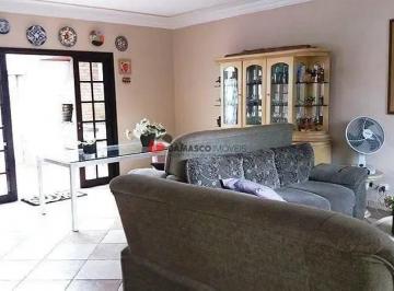 Casa · 239m² · 3 Quartos · 5 Vagas · Sobrado em Osvaldo Cruz