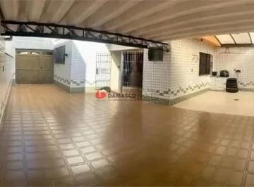 Casa · 196m² · 3 Quartos · 6 Vagas · Sobrado em Barcelona