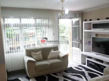Casa · 215m² · 3 Quartos · 2 Vagas · Sobrado em Jardim Guairaca