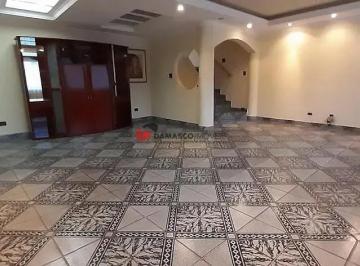 Casa · 316m² · 3 Quartos · 4 Vagas · Sobrado em Santa Maria