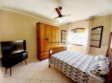 Casa · 129m² · 2 Quartos · 4 Vagas · Casa em Centro