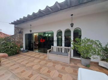 Casa · 300m² · 3 Quartos · 5 Vagas · Casa em Barcelona