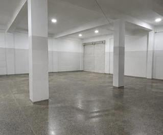 152777_aa7c4693-a8c0-4297-999b-258fa1d17986_lg.jpg · ADE Conjunto 8 - LOJA COM LAJE PROXIMA A BR 060 COM 200 M2 ACESSO FACIL ALUGO