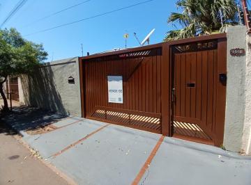 Casa · 215m² · 3 Quartos · 2 Vagas · Casa com 3 quartos sendo 1 suíte - Centro - Três Lagoas / MS