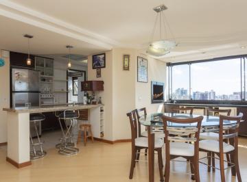 Apartamento · 90m² · 2 Quartos · 3 Vagas · Apartamento 2 dormitórios  sendo 1 suíte e 3 vagas no Petrópolis.
