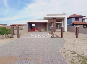 Casa · 130m² · 3 Quartos · 2 Vagas · Casa em Av. Nilza Costa Godoy - Centro - Imbé/RS