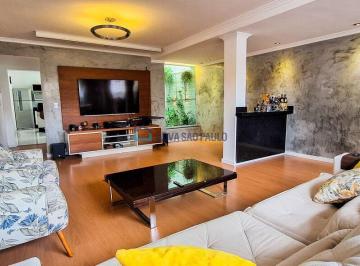 Casa · 189m² · 4 Quartos · 2 Vagas · Sobrado Reformado com 189m², 4 quartos e Jardim de inverno