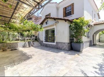 Casa · 300m² · 3 Quartos · 3 Vagas · Sobrado residencial, com 300 metros de área útil, para venda no Pacaembu