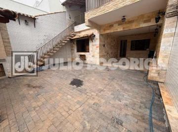 Casa · 305m² · 4 Quartos · 4 Vagas · Duas casas de rua no mesmo terreno - 4 quartos no total - 3 vagas - churrasqueir