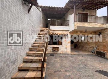 Casa · 305m² · 4 Quartos · 4 Vagas · Duas casas de rua no mesmo terreno - 4 quartos no total - 3 vagas - churrasqueir
