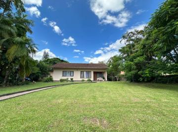 Casa · 185m² · 4 Quartos · 1 Vaga · CASA COM AMPLO TERRENO (1,614m2) NA CIDADE DE RIO DOS CEDROS/SC