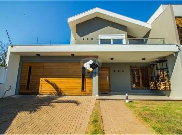 Casa · 180m² · 3 Quartos · 2 Vagas · Casa a Venda em Novo Hamburgo Bairro Hamburgo Velho