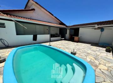 25031382_4.jpg · Casa com 4 quartos, piscina e perto do mar