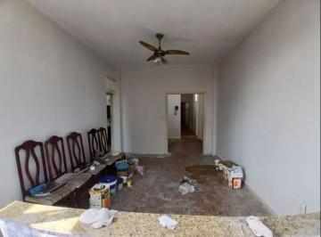Localizado no Centro do Rio, coração da Cidade, em meio uma farta variedade em l · Apartamento à venda no coração do Centro. Junto todo lazer e comércio ao redor. 2 Quartos. Vazio