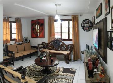 Casa · 218m² · 4 Quartos · 2 Vagas · Casa com 4 Quartos em Casa Forte – 7 Minutos da Praça e Próxima ao Shopping Plaza