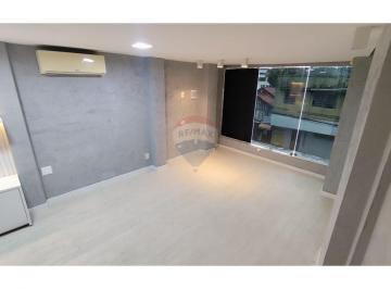 Comercial · 33m² · 10 Vagas · VENDA - EXCELENTE LOJA EM GALERIA 1° ANDAR   -  33 MTS COM MEZANINO - BANHEIRO PRIVADO  - AV. SANTOS