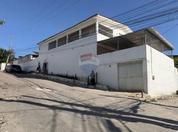 Casa · 229m² · 4 Quartos · 2 Vagas · Vendo Casa na avenida principal / 229m² / 4 Quartos - 2 vagas / Ouro Preto - Olinda