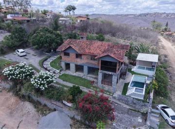 Casa · 216m² · 4 Quartos · 4 Vagas · Casa dos Sonhos em Gravatá com Piscina e Jardim!